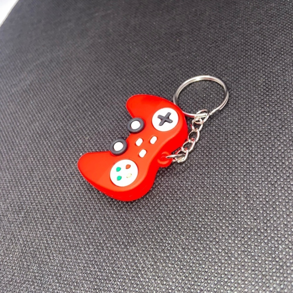 💜 5/$15 - Red Game Controller Keychain - Picture 3 of 6